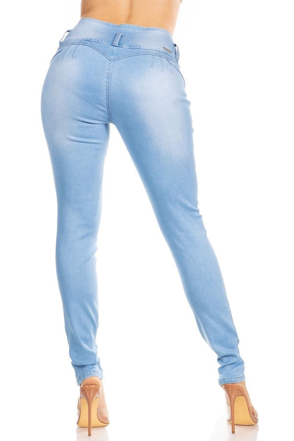 Jeans with studded heart on back pocket  Leggings are not pants, Short  outfits, Clothes