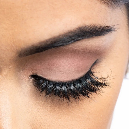 Alexa Lashes on model