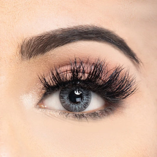 Sophia Lashes on model