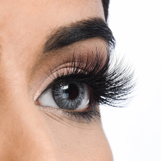 Monroe Lashes on model