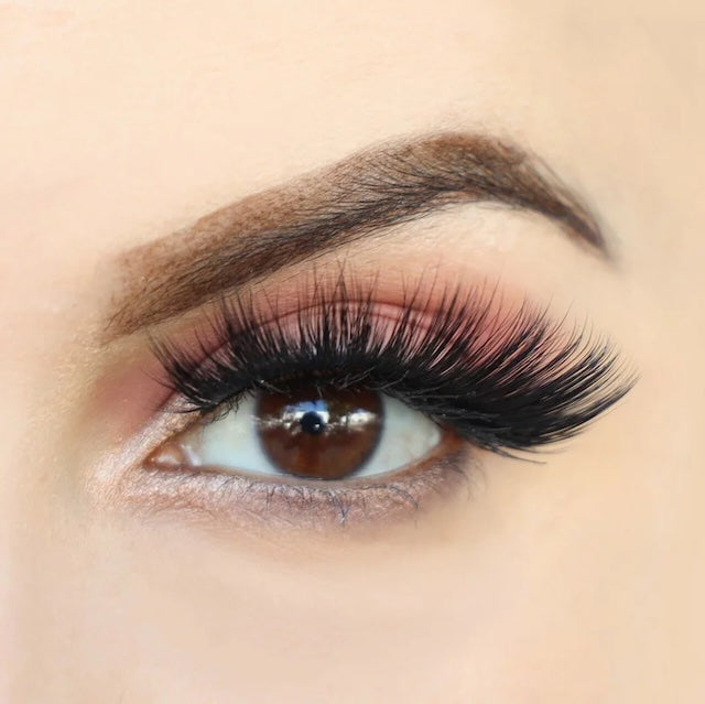 Ingrid Lashes on model