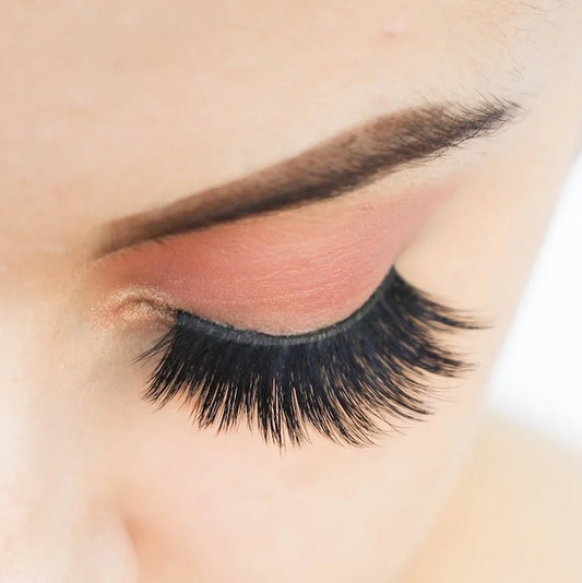 Ingrid Lashes on model