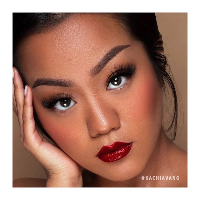 Breeze 3D Effect Bionic Vegan Faux Mink Lashes on model