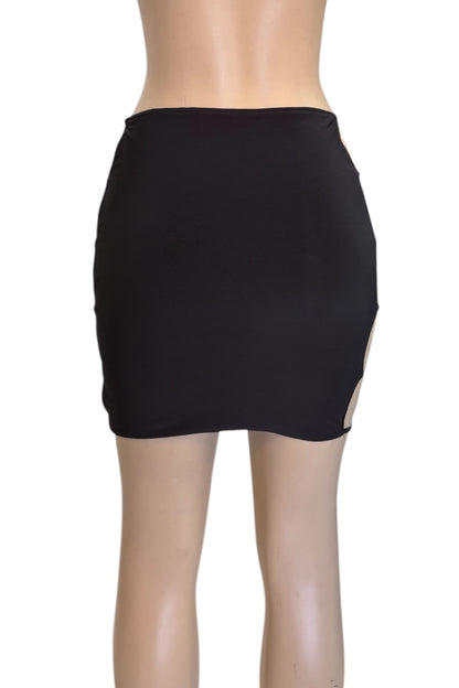Black skirt worn by a mannequin on a white background