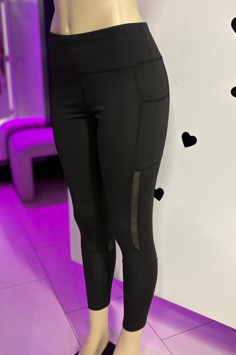 Black leggings worn by a mannequin on a white background