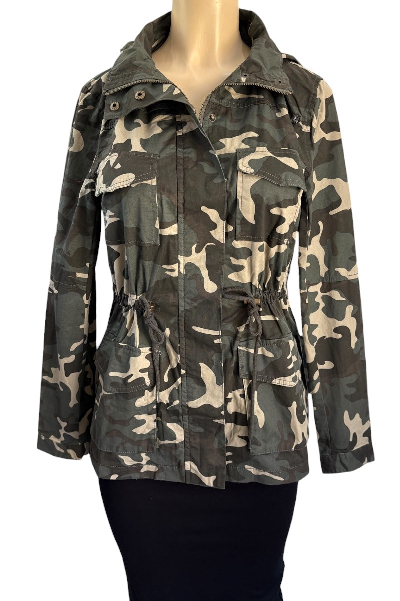Camouflage-patterned jacket on a mannequin against a white background