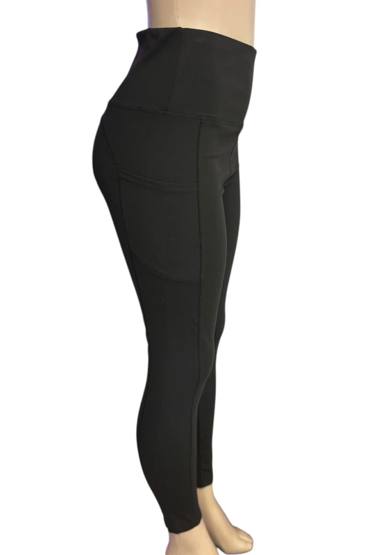 Black leggings worn by a mannequin on a white background