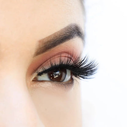 Trophy 3D Faux Mink Lashes on model