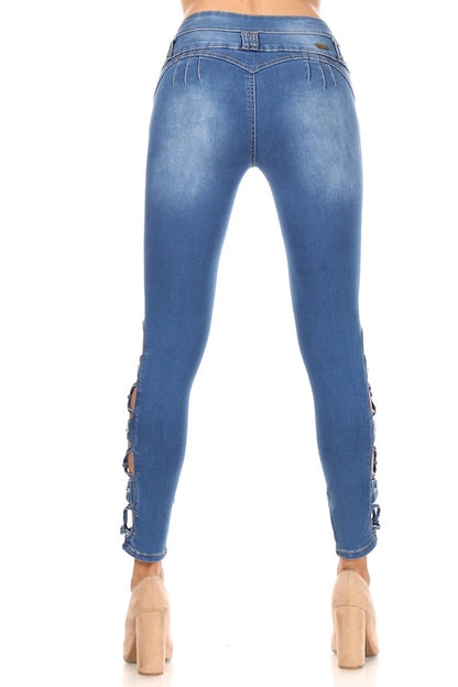Back of Pocketless Diamond Jeans in Blue