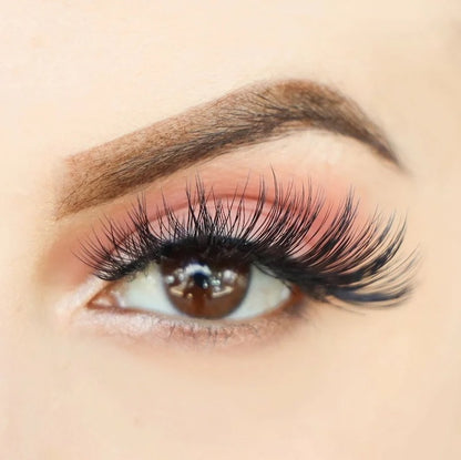 Queenie Lashes on model