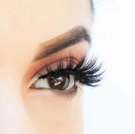 Oh Snap Lashes on model