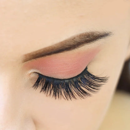 Rosé Lashes on modelRosé 3D Extra Volume Lashes Lashes