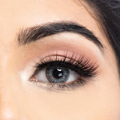 Scarlett Lashes on model