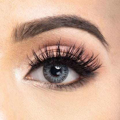 Nadia Lashes on model