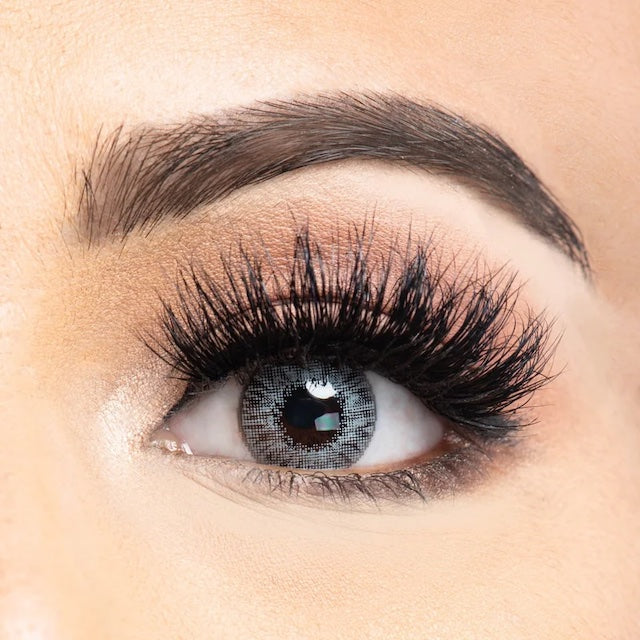 Paulina Lashes on model
