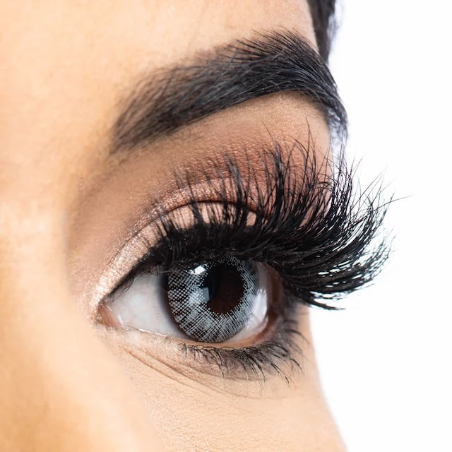 Paulina Lashes on model