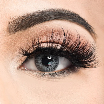 Monroe Lashes on model