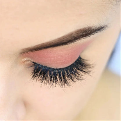 Sydney Lashes on model