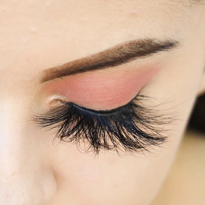 Simone 25mm Lashes on model