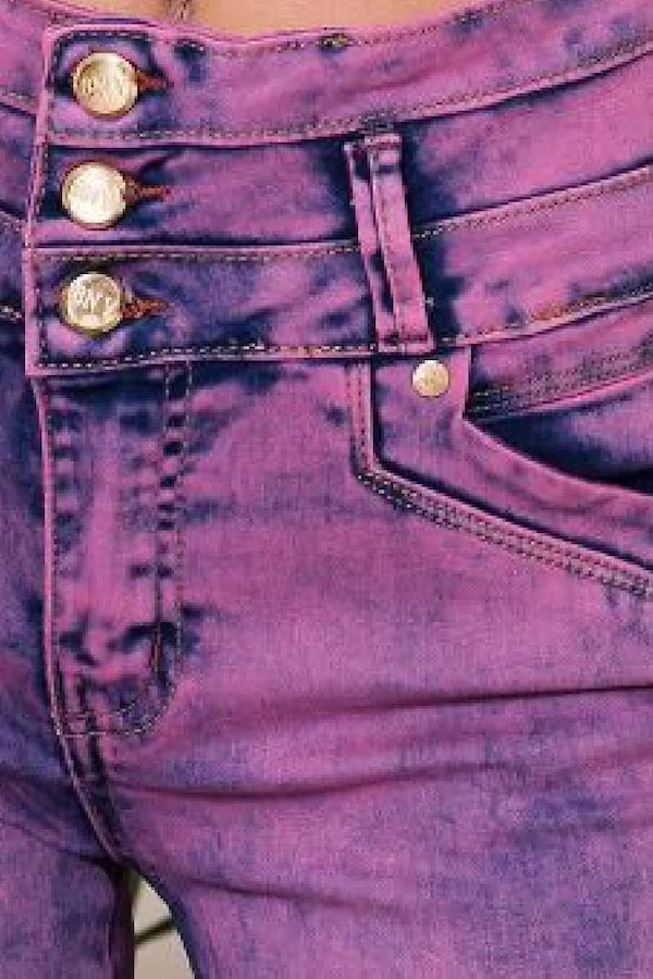 Beauty Storm Bermuda Shorts - Purple - Close Up